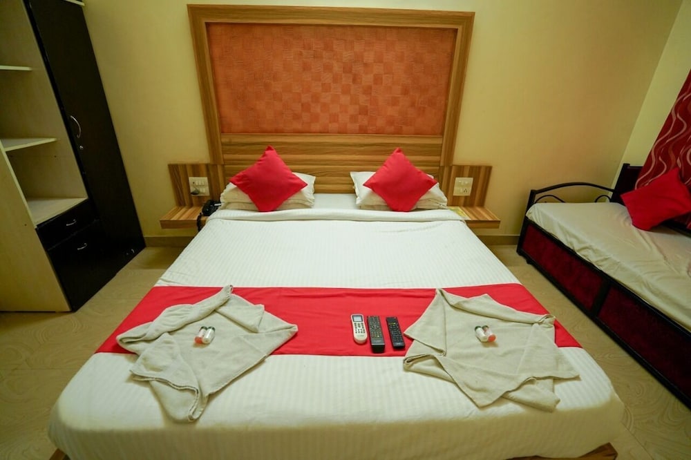 Shivneri Motels view 2