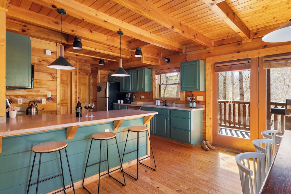 Redesigned, Hot Tub, Firepit, Billiards Pigeon Forge Riverbend by Avantstay