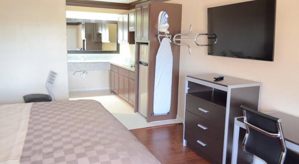 Regency Inn - Property Image 17