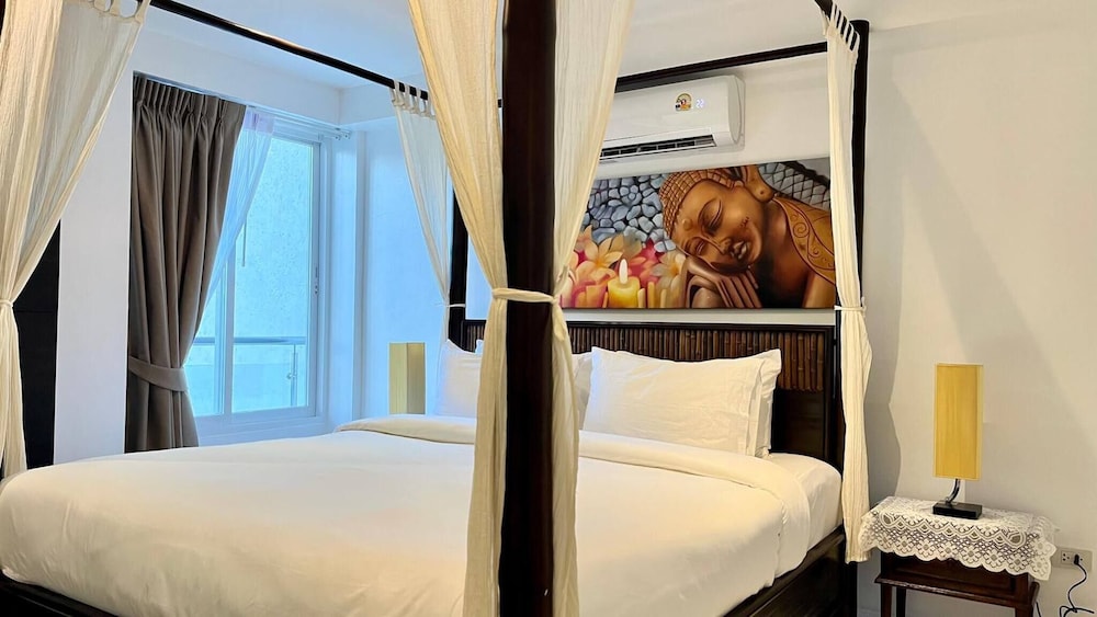 B6 - 1 Bdr Modern Condo With Balcony and Pool, Karon