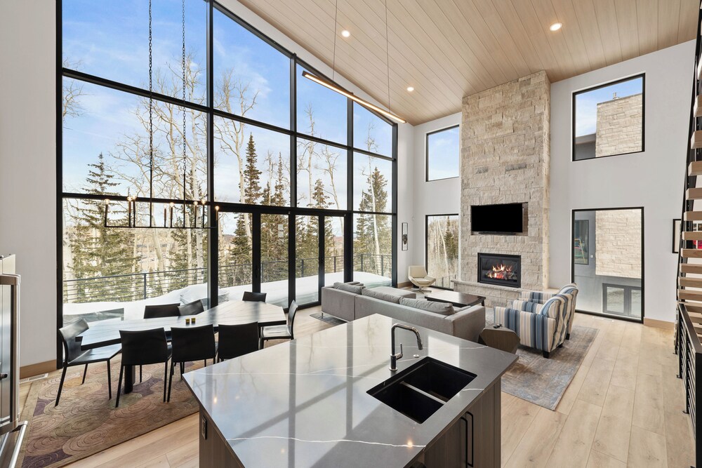 Modern Ski-in/out Home in Brian Head w/ Deck