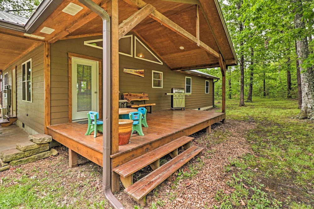 'bullfrog Bluff' Mountain View Cabin w/ Deck! view 4