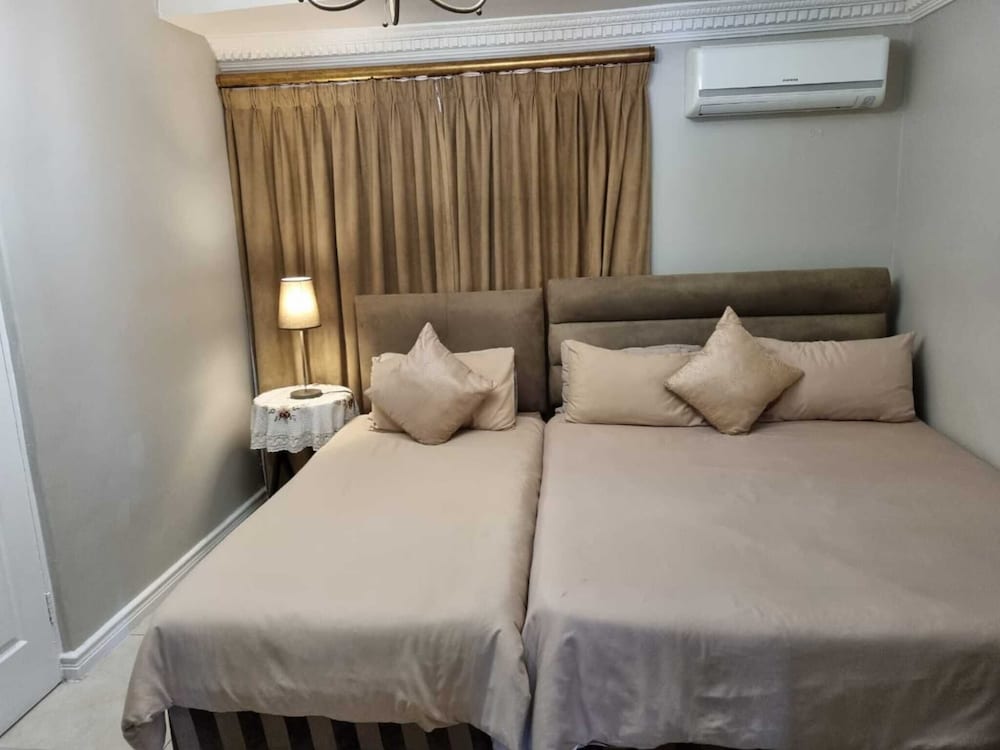 Savoy Lodge - Budget Triple Room view 4
