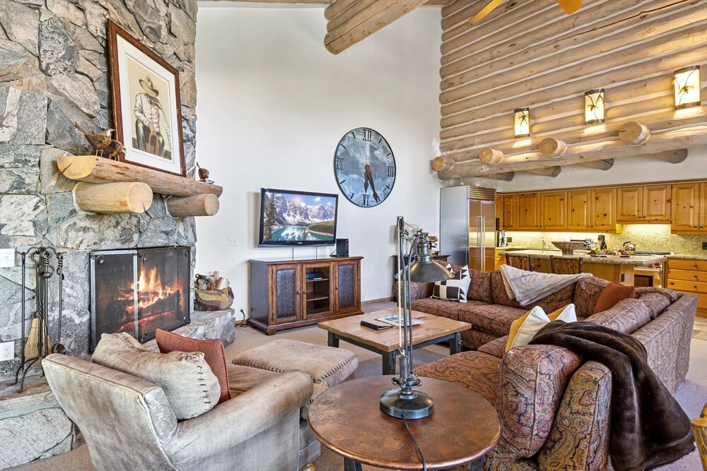 Pine Inn at Trail's End Lodge - Three Bedroom Residence with Spa #1 3 Condo