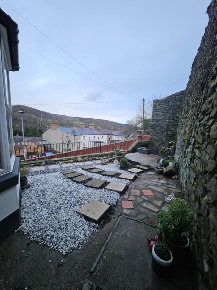 Llangollen Retreat With Stunning Views of the Castle