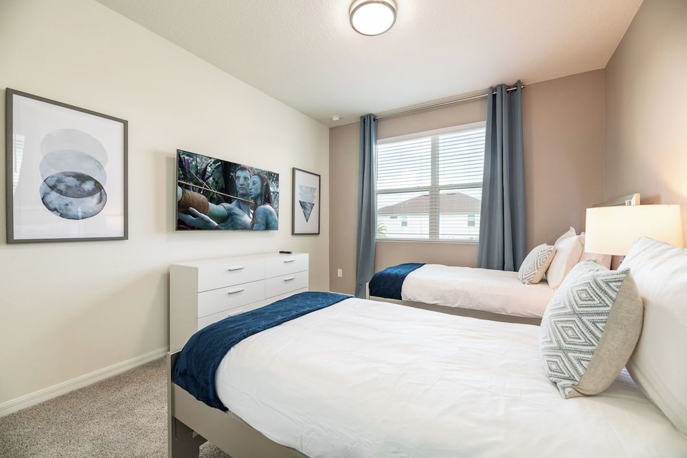 Spacious 9-bedroom Orlando vacation home