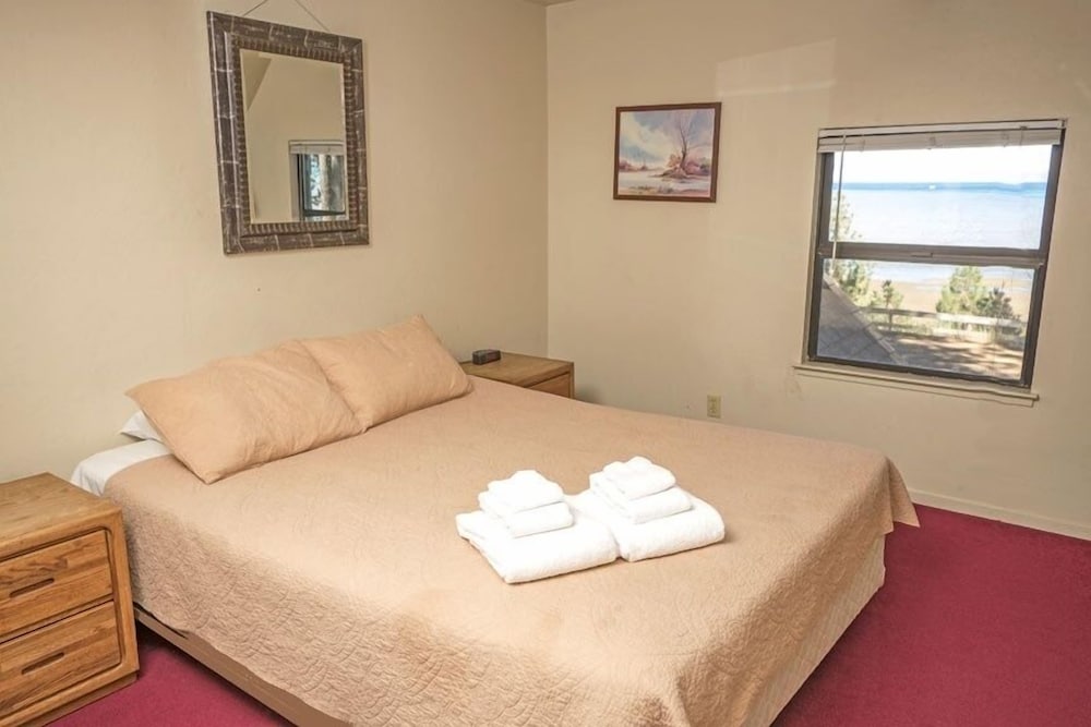 Lake Tahoe Vacations - 3195 Pasadena Avenue 6 Bedroom Home by RedAwning - Property Image 14