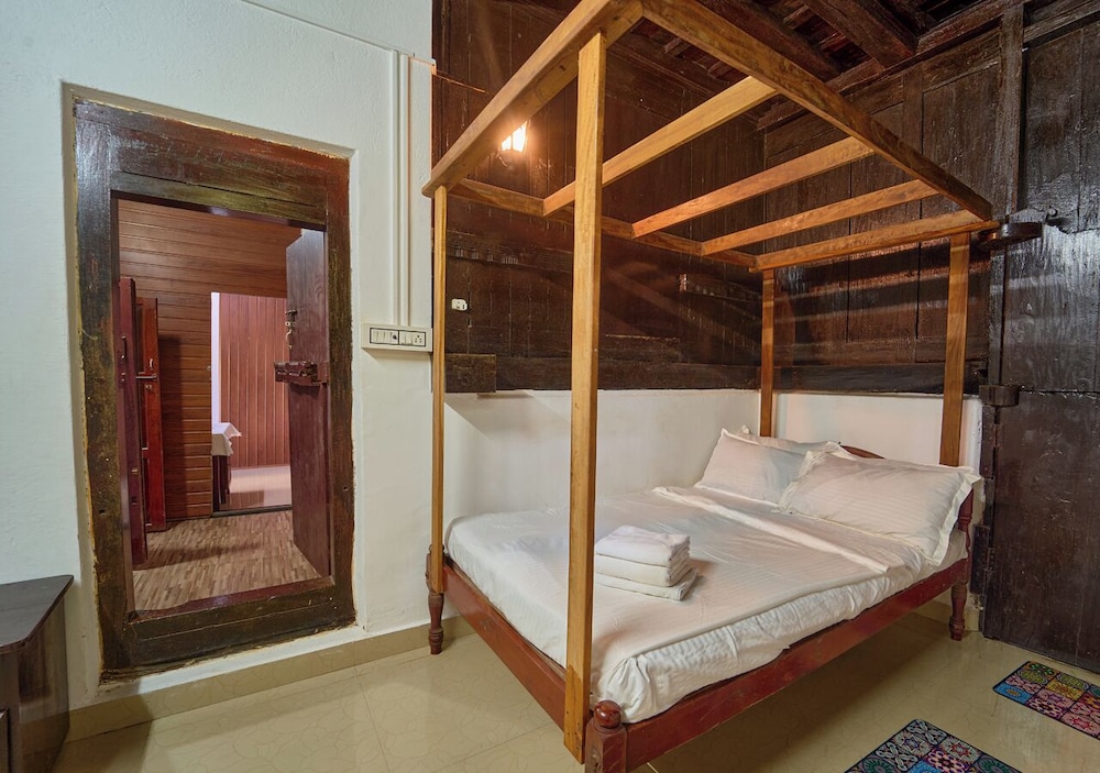 Cotelac Heritage Lake Resort Alleppey