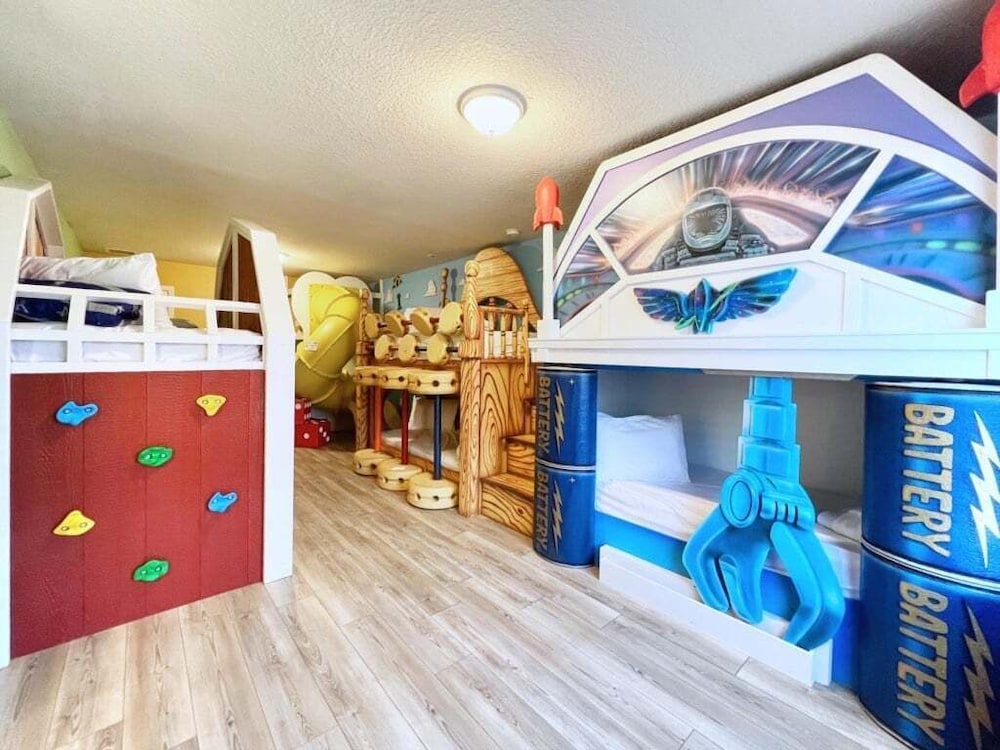 Scifi Theater Amazing Theme 7 Bed Pool Home 7 Bedroom Home