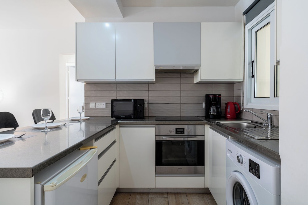 Levante - 2-BR Apt. & Terrace in Larnaca