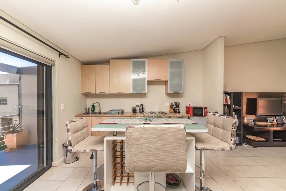Delightful 2 Bedroom Townhouse in Woodstock view 2