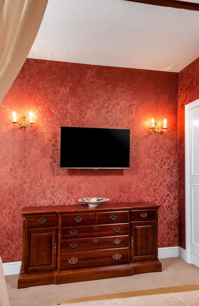 Guildford Vacations - Angel Hotel - Property Image 47