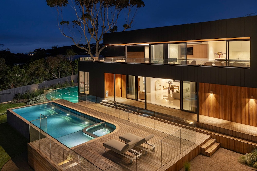 Blanc de Noir Luxe Grandeur Heated Pool and Spa - Image 1
