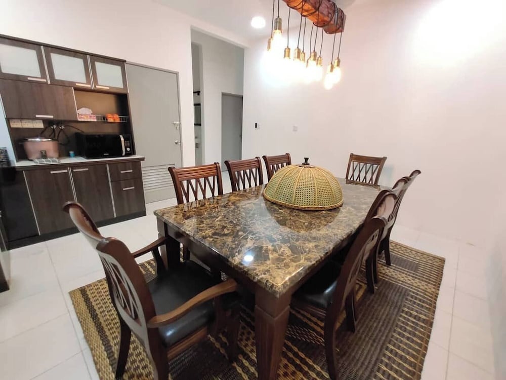 Nur Hartamas Homestayportdickson