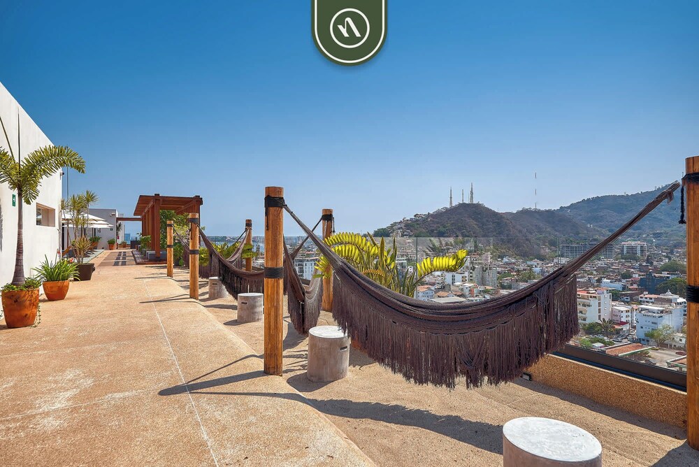 Oceanview Condo With Amazing Rooftop Pool - Gym