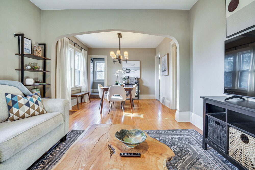 Walk to Beach + Lake Nokomis: Minneapolis Home!