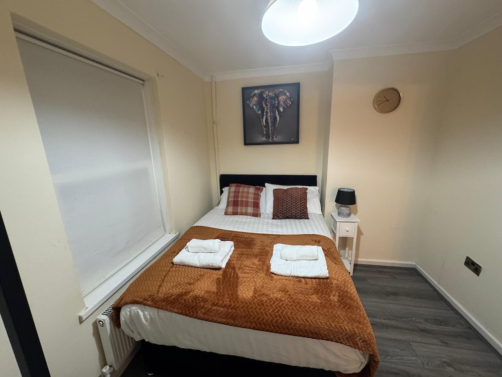 3BR House with Free WiFi All Over UK