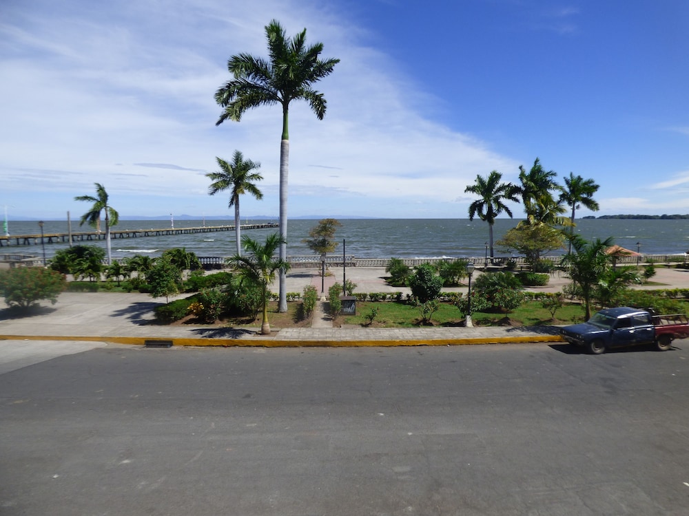 Granada Vacations - Hostal Surfing Donkey At The Lake - Hostel - Property Image 12
