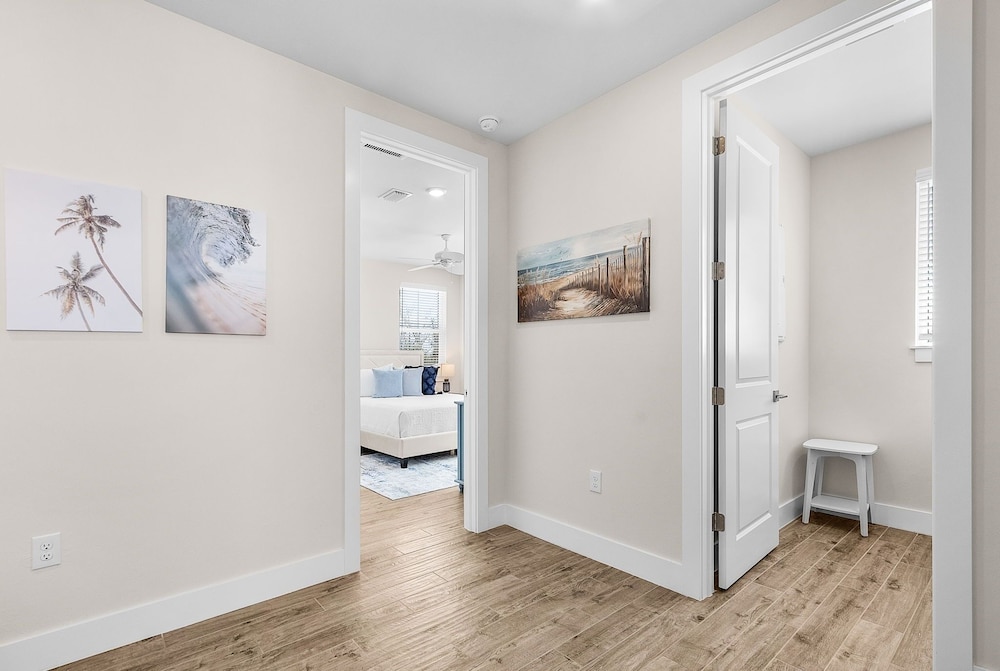 209 Seabreeze Escape: NEW Spacious 5-Bedroom Pool Home 5 Home