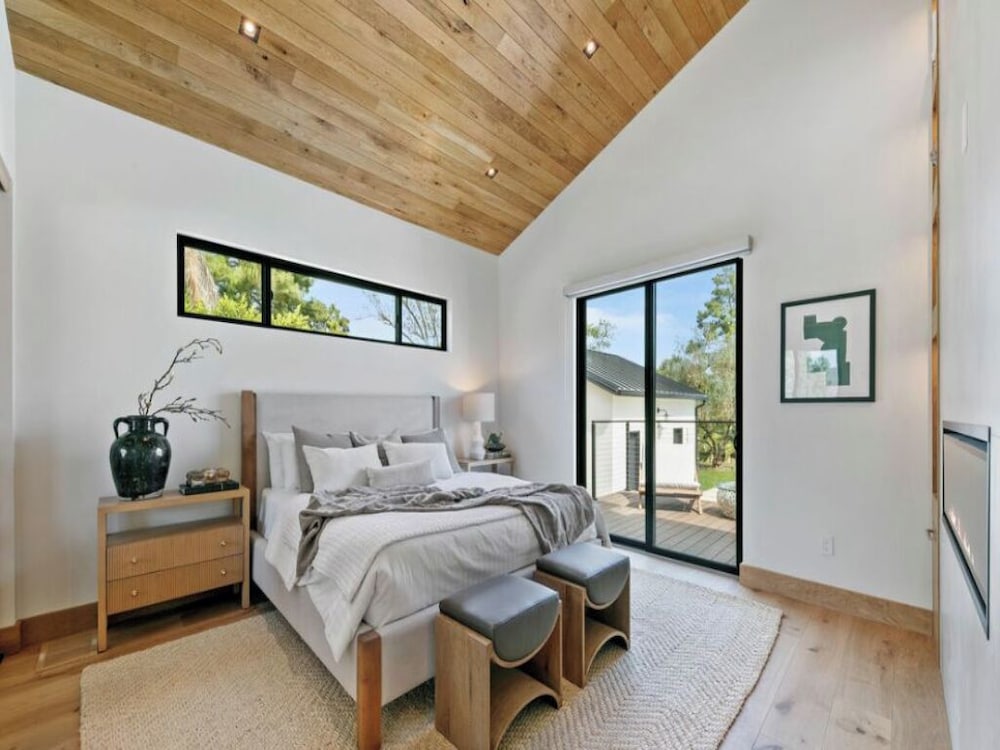 Lechusa - Secluded Creative Compound: Luxury 2-acre Estate w/ Studio & Pool