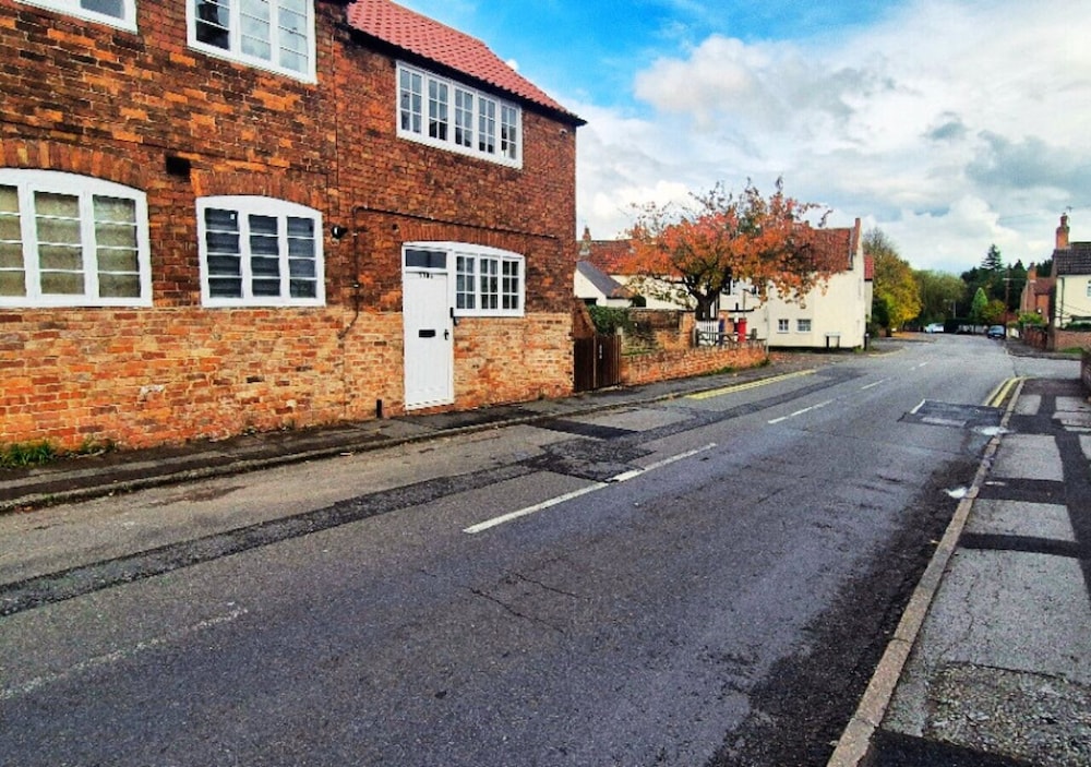 Spacious & Luxury 2BR Flat in Calverton