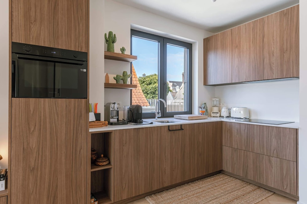 The Sassy Summit - Chic Comfort Views Good Vibe