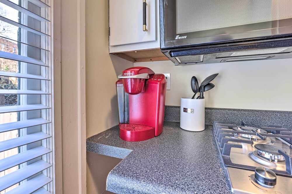 Bright Apartment 3 Mi to Downtown Birmingham! view 5