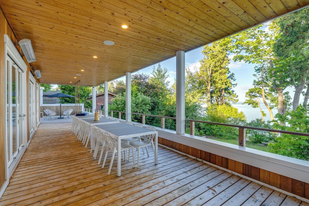 Stunning Semiahmoo Bay Views: Spacious PNW Home