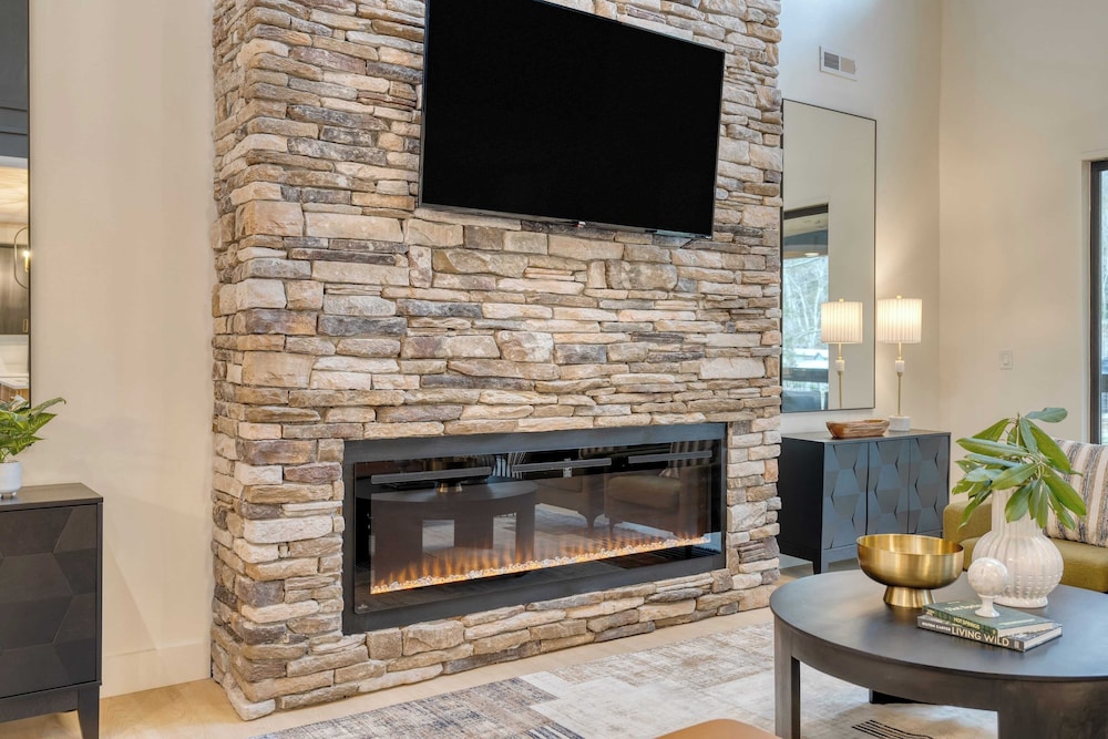 Kings Crown by Avantstay Indoor Pool, Hot Tub, Firepit, Theater All-season Retreat