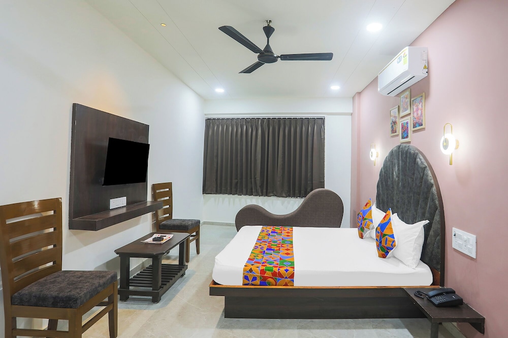 Fabhotel River View