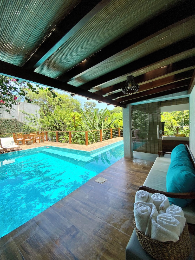 Casa c/ Piscina Privativa, 3 Suítes Sala integrada