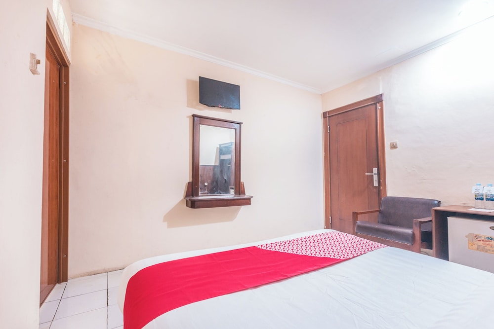 OYO 94759 Hotel Taman Cibinong