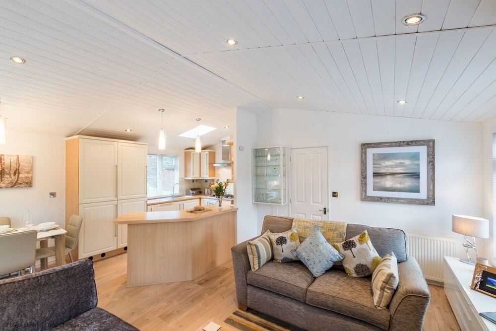 Broad Larch Lodge