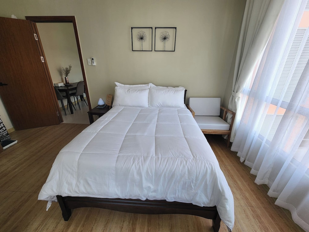 Cozy 1BR Condo in Mandaluyong City With City Skyline View