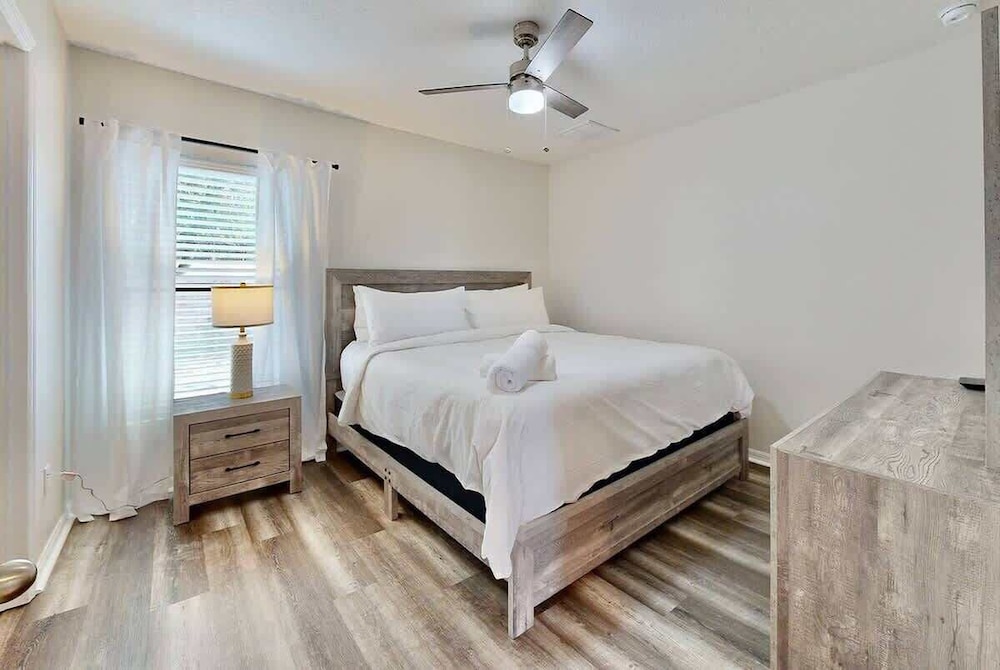 Brooksville Retreat! 3 Bed, 2 Bath!