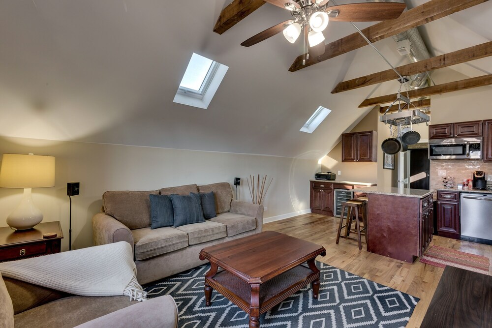 Bright & Lofty Bucktown 1BR by AllSet Turnover photo 2