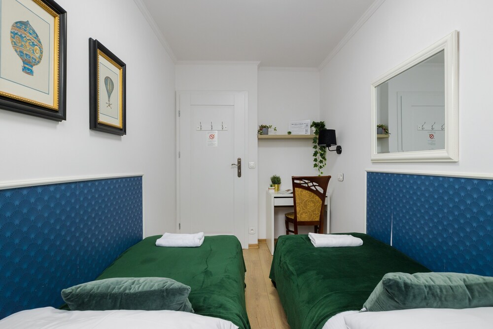 UNIT Short Rent Apartment by Warsaw Metro Station