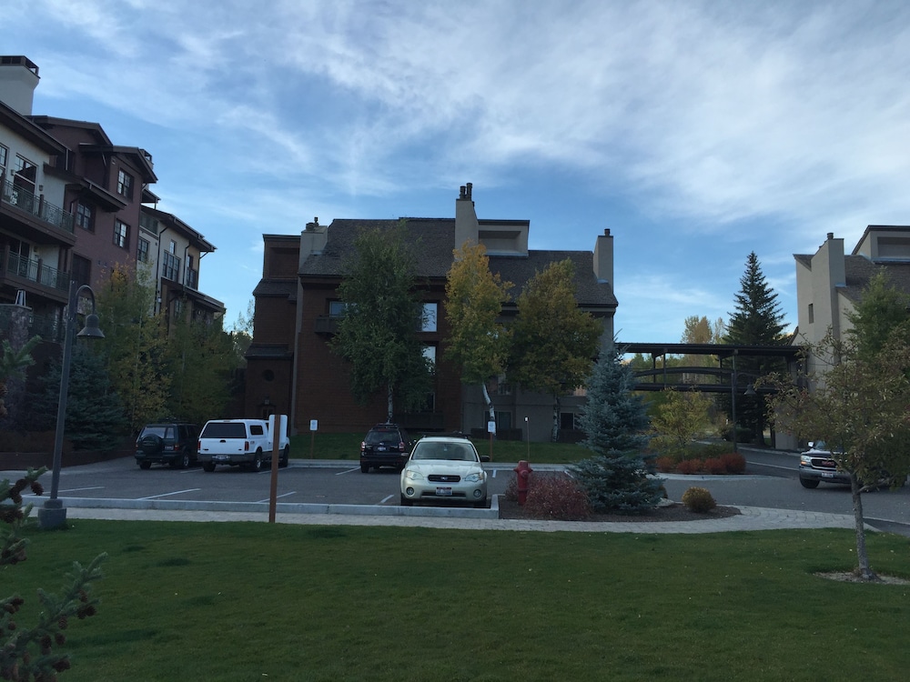 Elkhorn Village - Property Image 8