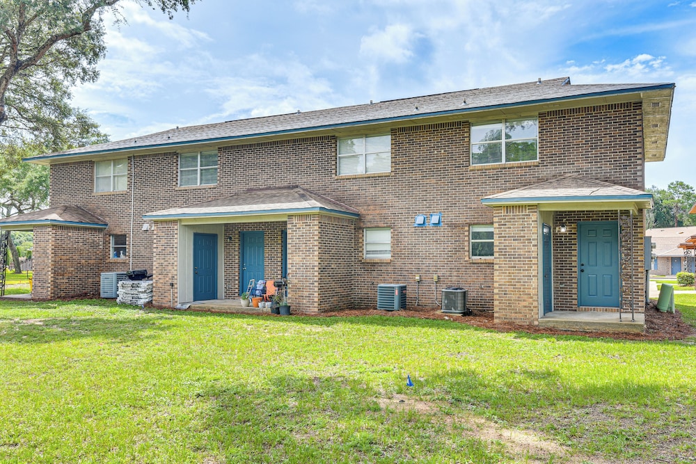 2 Mi to State Park: Dog-friendly Niceville Home