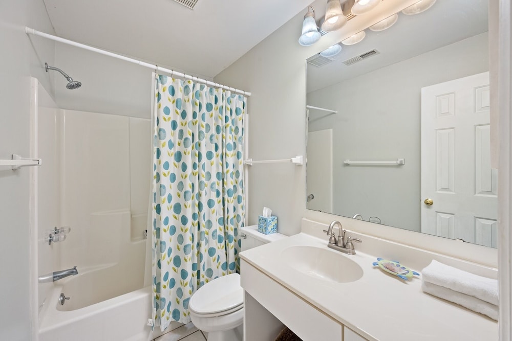 Fairways & Ocean Breeze 2 Bedroom Condo