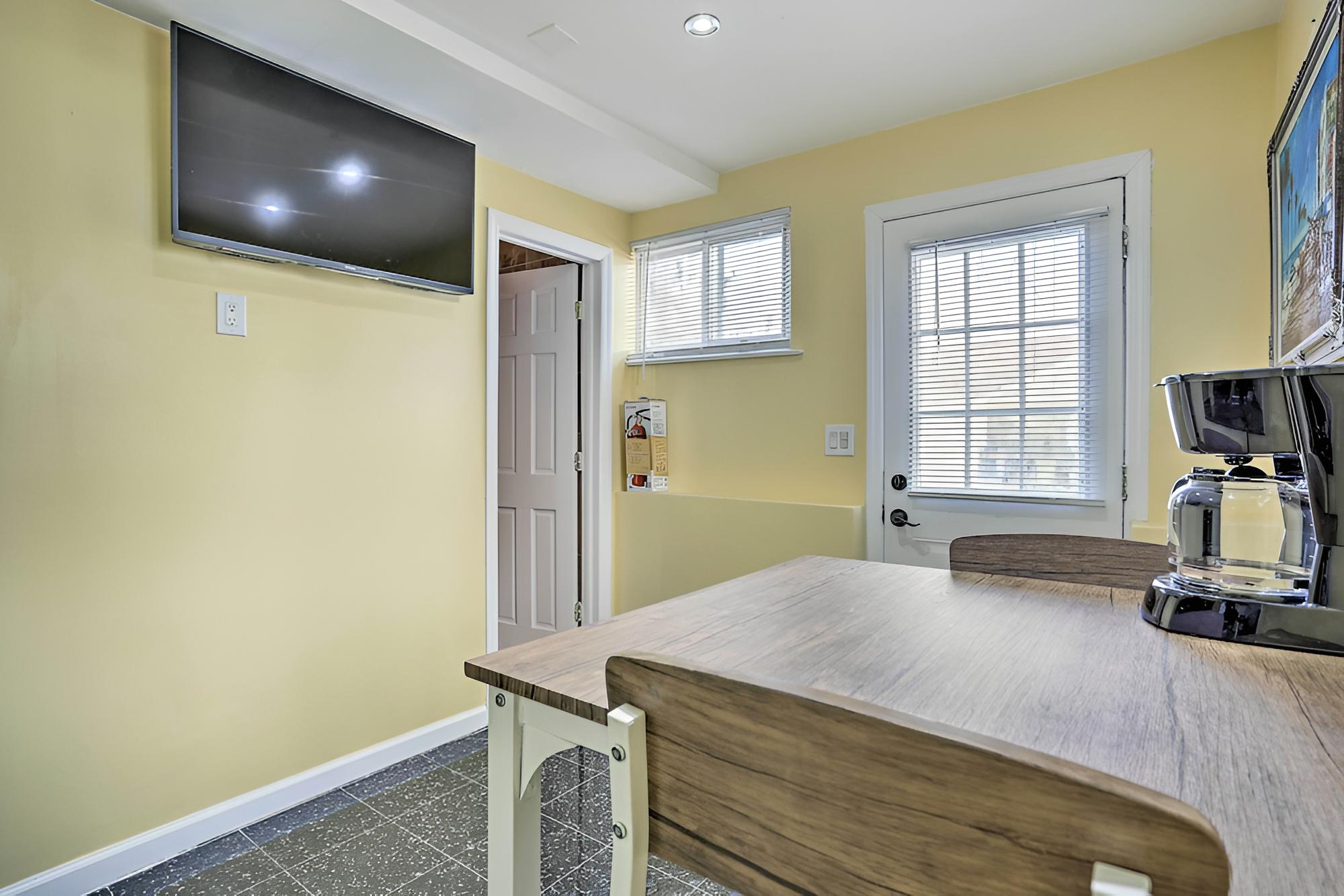 Freeport Guesthouse - Walk to Nautical Mile! view 5
