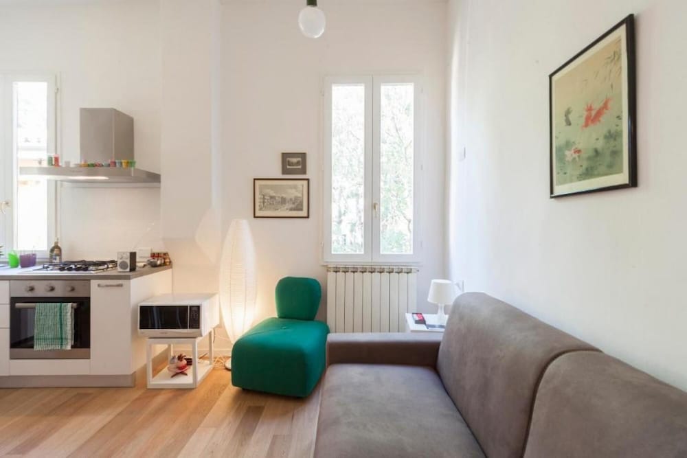 Mirasole in Bologna With 1 Bedrooms and 1 Bathrooms view 3