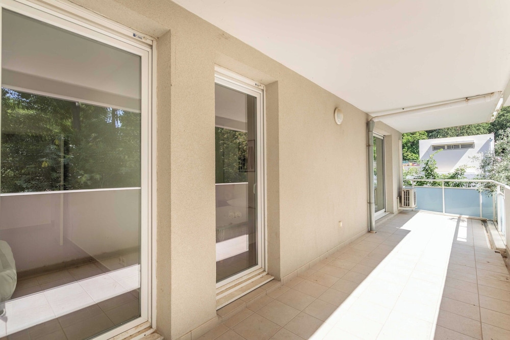 2 Bedroom Apartment With Balcony 10th arr