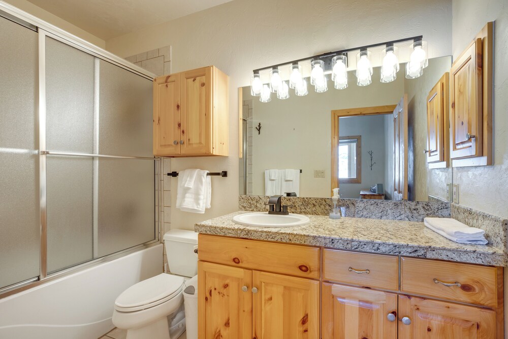 Walk to Lift! Luxe, Updated Cbmr Home w/ Mtn Views