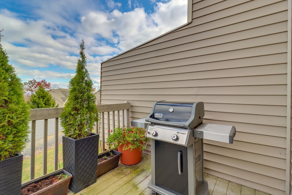 Tannersville Rental Near Camelback Ski Resort! view 5
