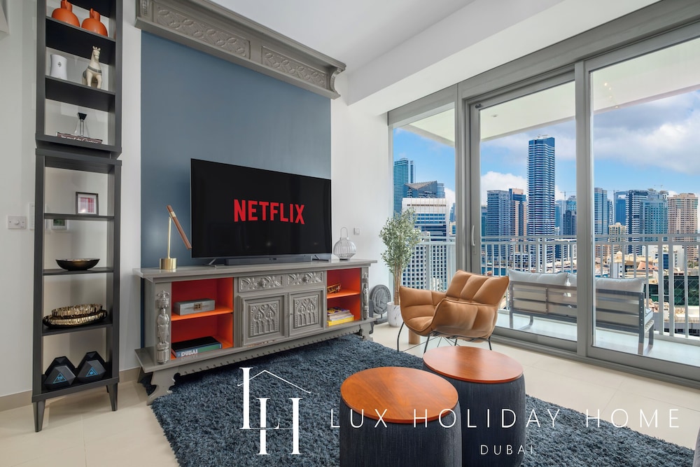 LUX 52 42 Deluxe Marina View Suite 3