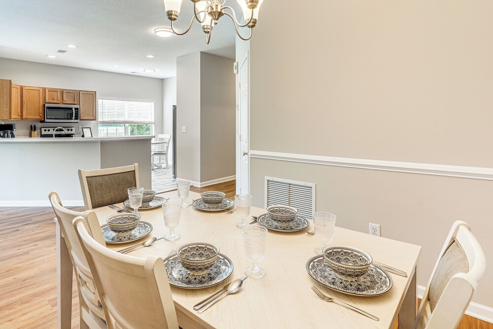 < 1 Mi to Legends Golf Resort: Condo w/ Pool!