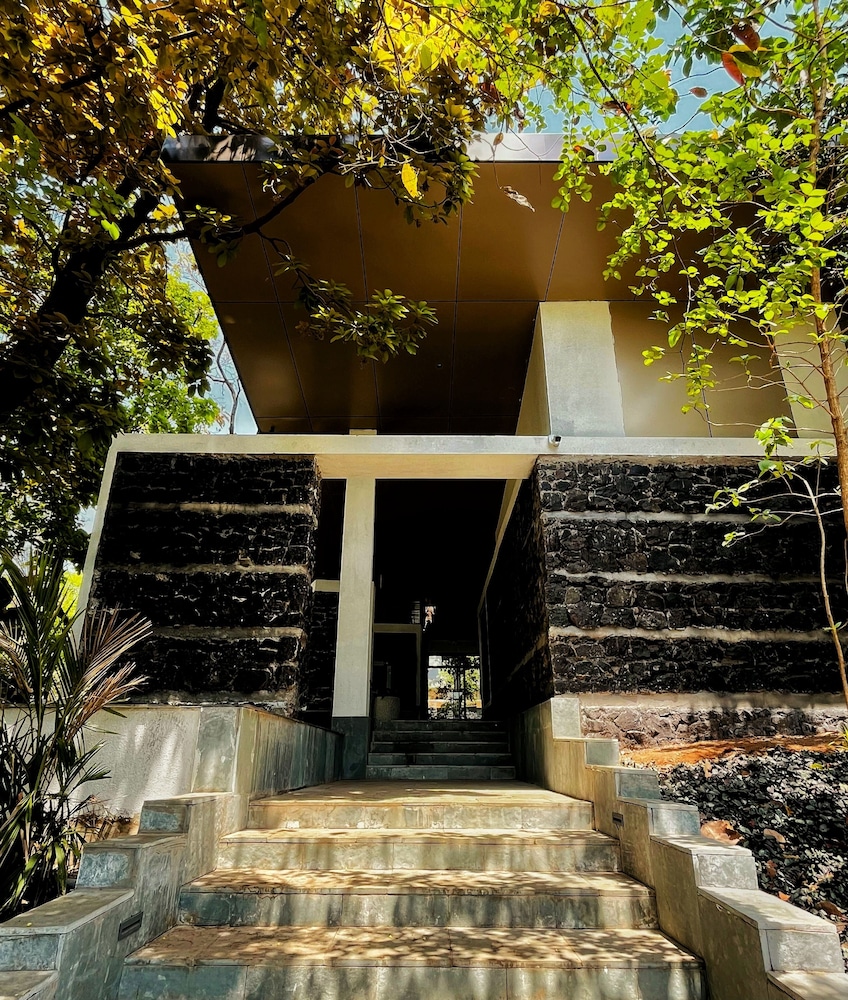 Bird's Nest Resort - Shahapur