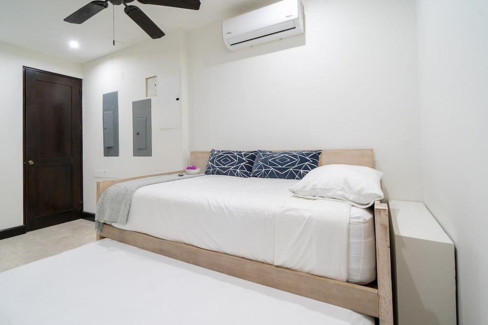 Las Catalinas - 2 BR Condo Just Steps to the Beach - Casa el Chante