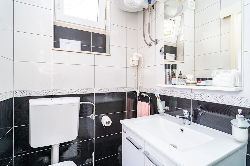 Jele Rooms
